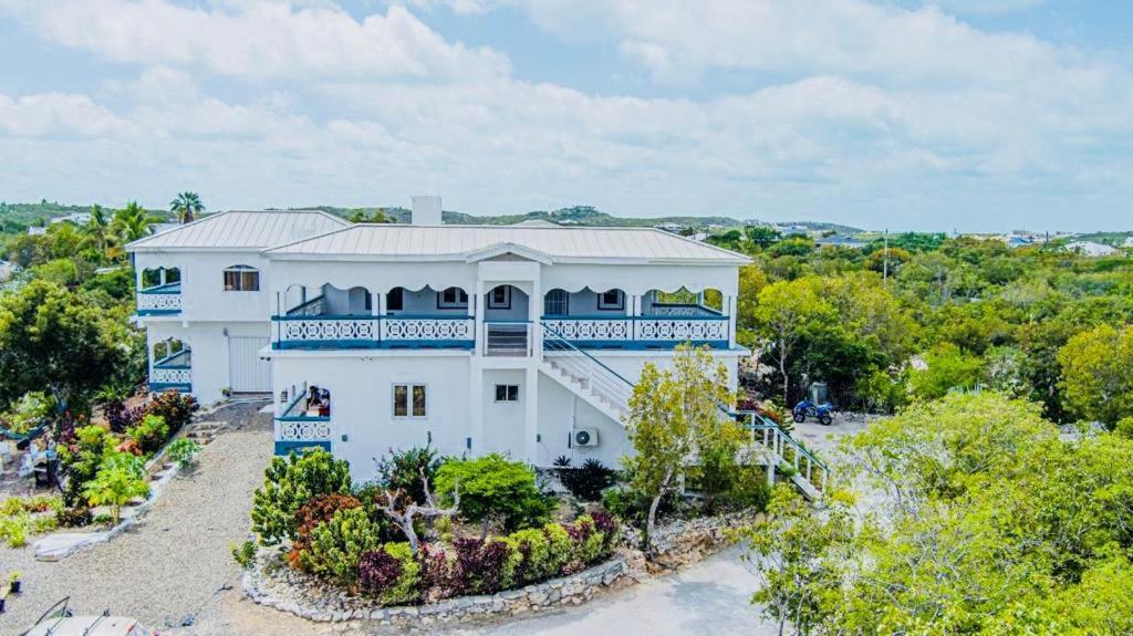 Villa Serenity By The Water Providenciales Exterior photo